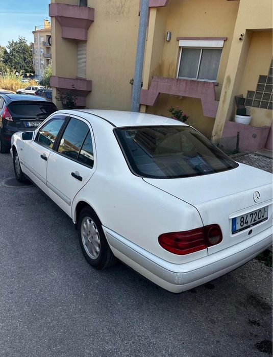 Mercedes e 220d a andar todos os dias