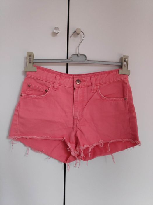 Koralowe spodenki szorty