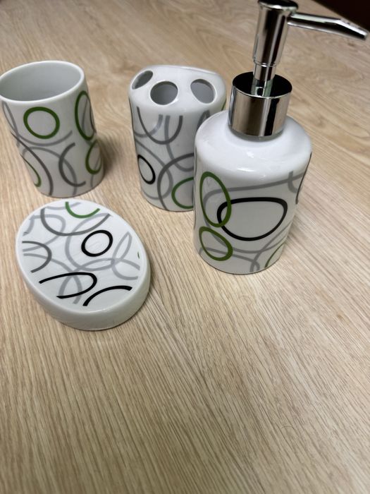 Набір для ванної кімнати (4 предмети) новий