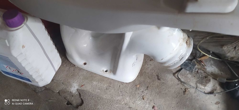 Унітаз сантехнічний