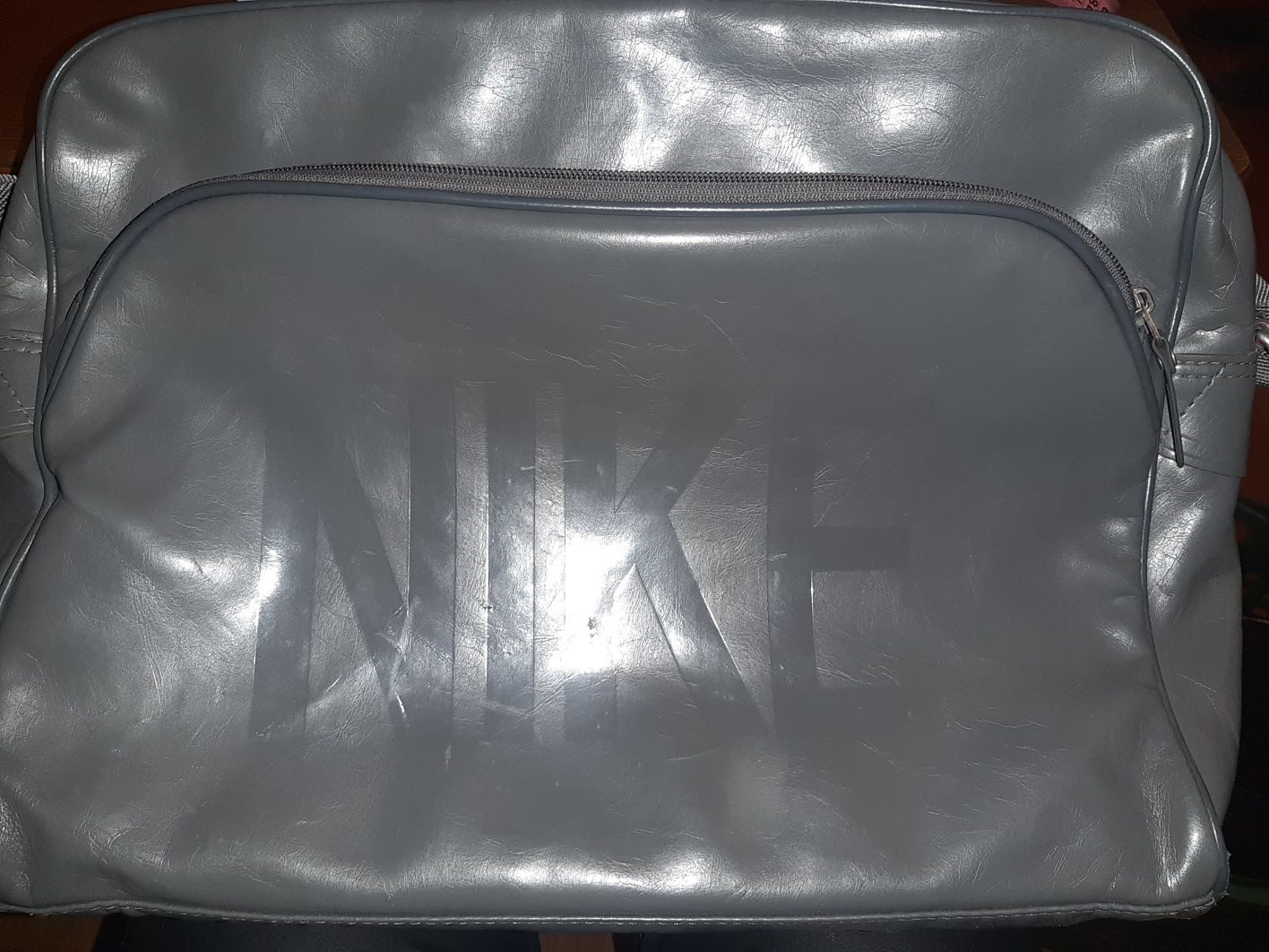 Duża listonoszka Nike