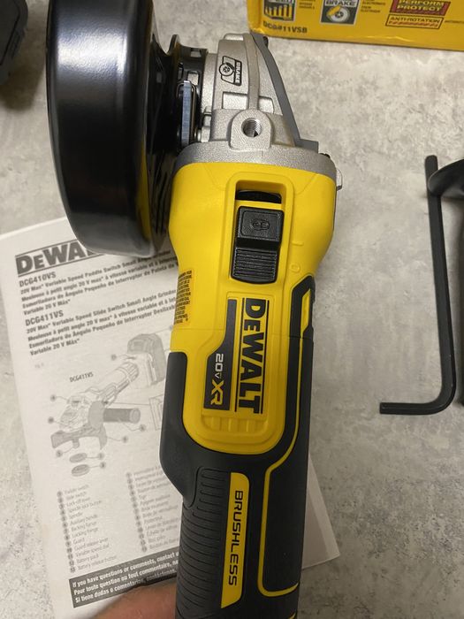 DeWALT DCG411VS КШМ З РЕГУЛЮВАННЯМ обертів 1640W Made in Mexico