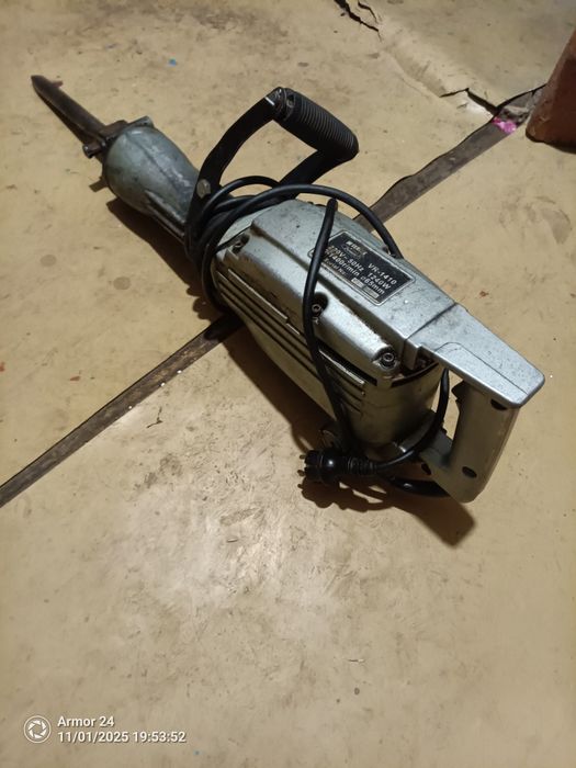 Отбойный молоток зенит 1240  W