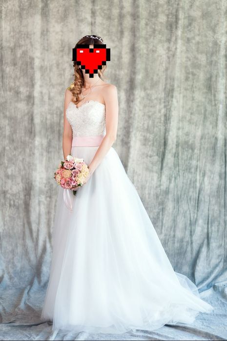 Продам весільну сукню 42-44