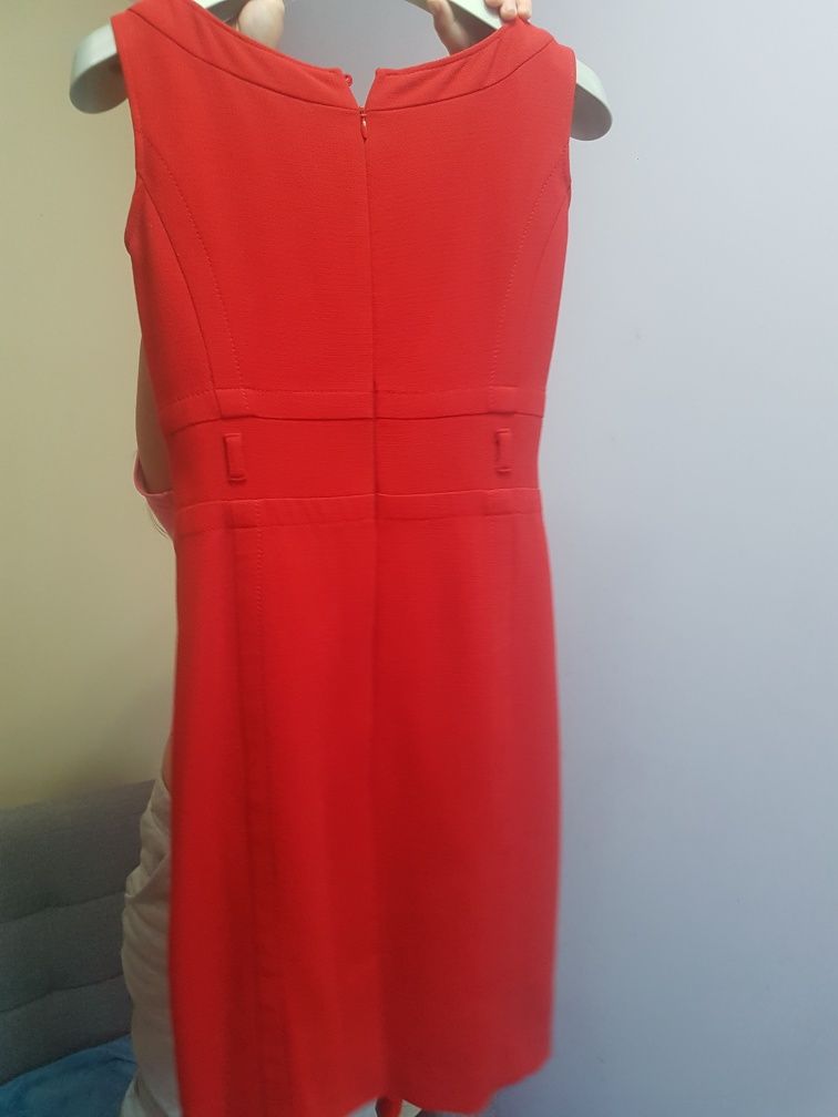 Bds ołówkowa sukienka w czerwonym kolorze