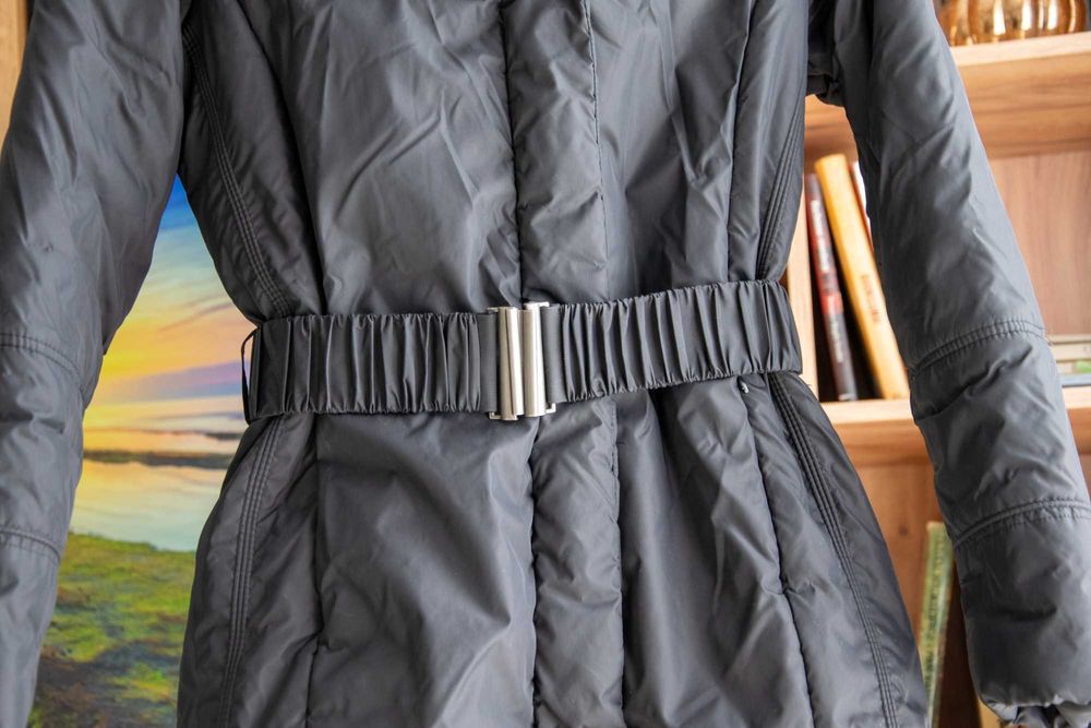 CARRY czarna damska długa kurtka zimowa z futerkiem- M/38