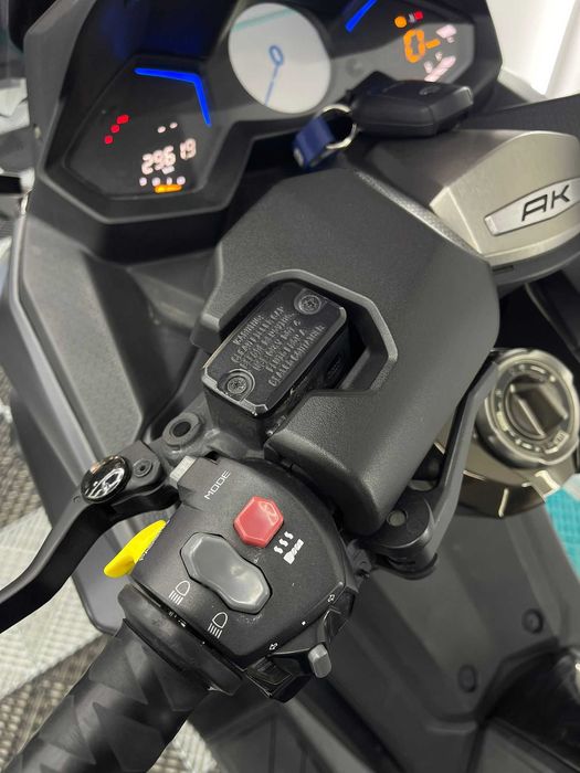 Scooter Kymco ak 550