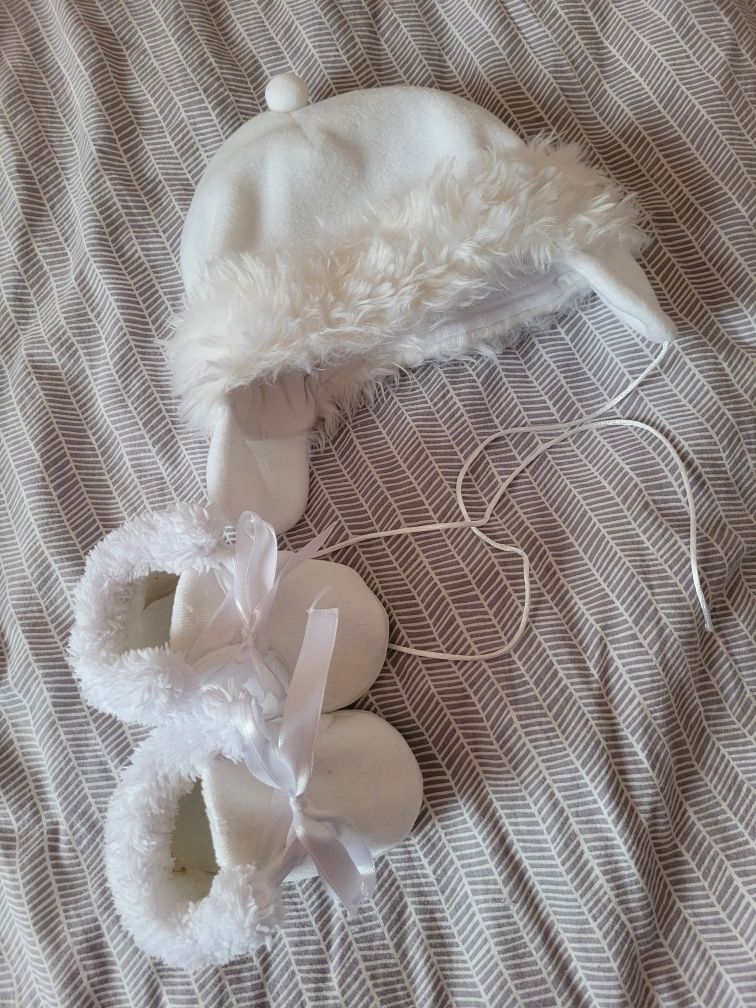 Czapka i buty na chrzest