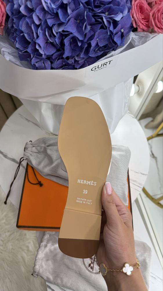 Шкіряні шльопки Hermes Oran білі