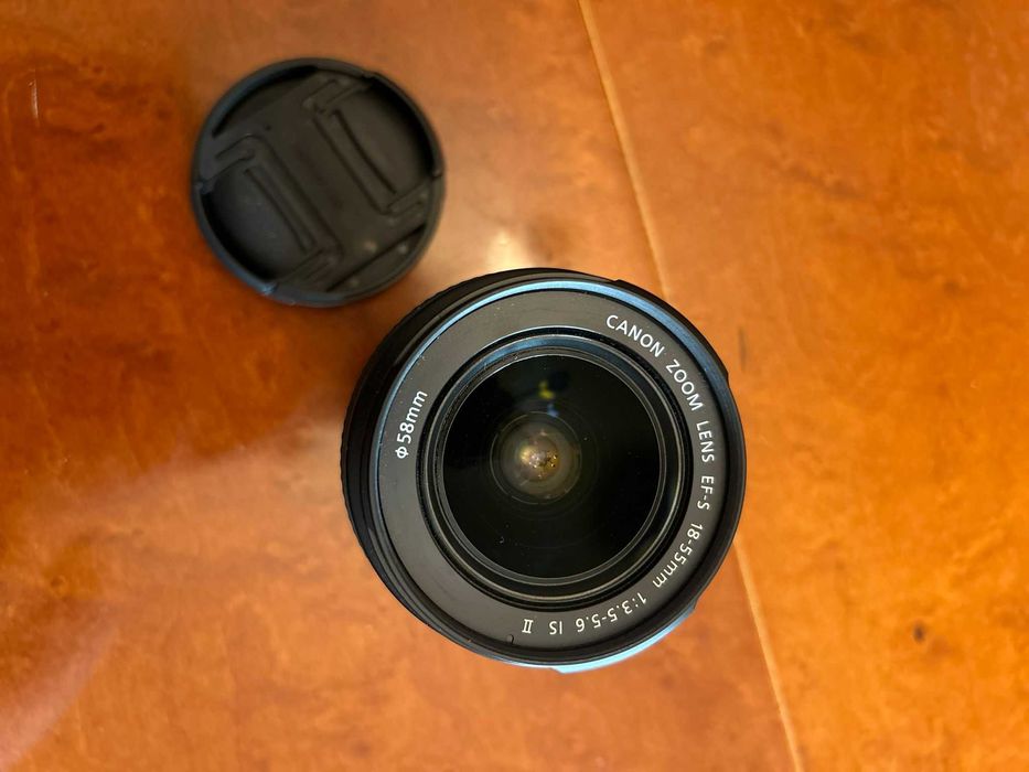 Máquina Fotográfica Reflex Canon EOS 2000D