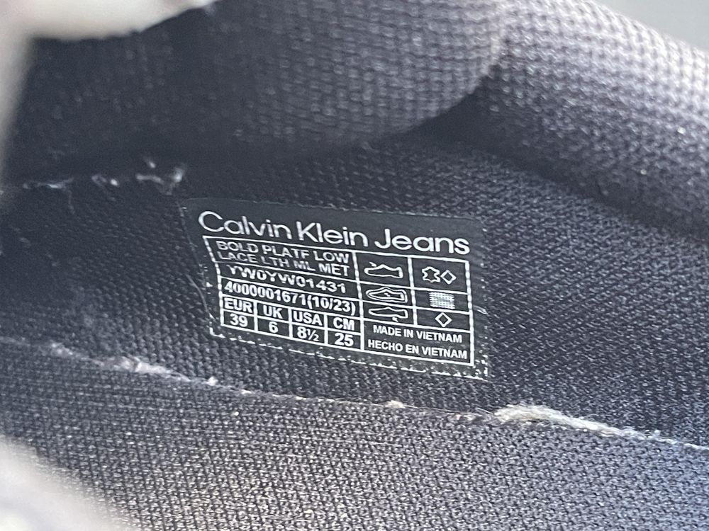 Кросівки кроссовки CALVIN KLEIN 39