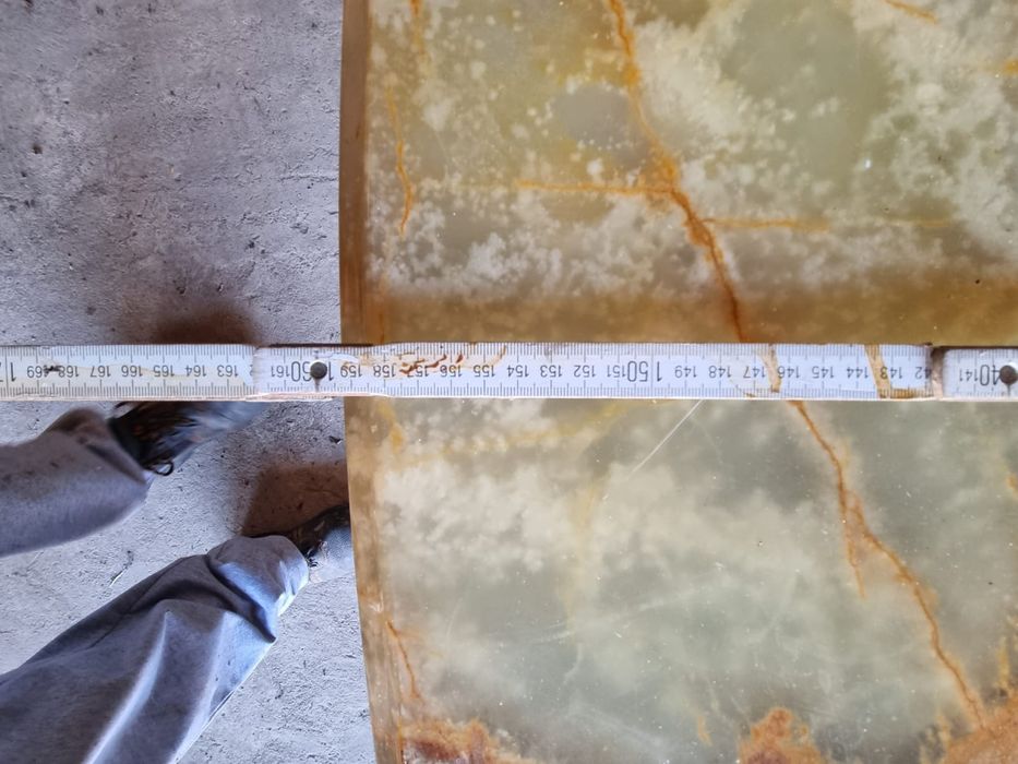 Ława ozdobna z kamienna płyta