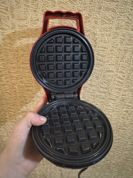 Вафельница червона