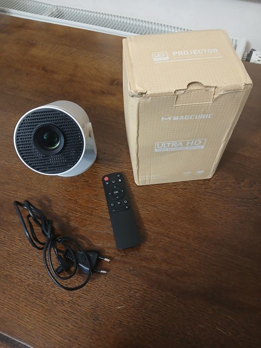 Проектор домашній