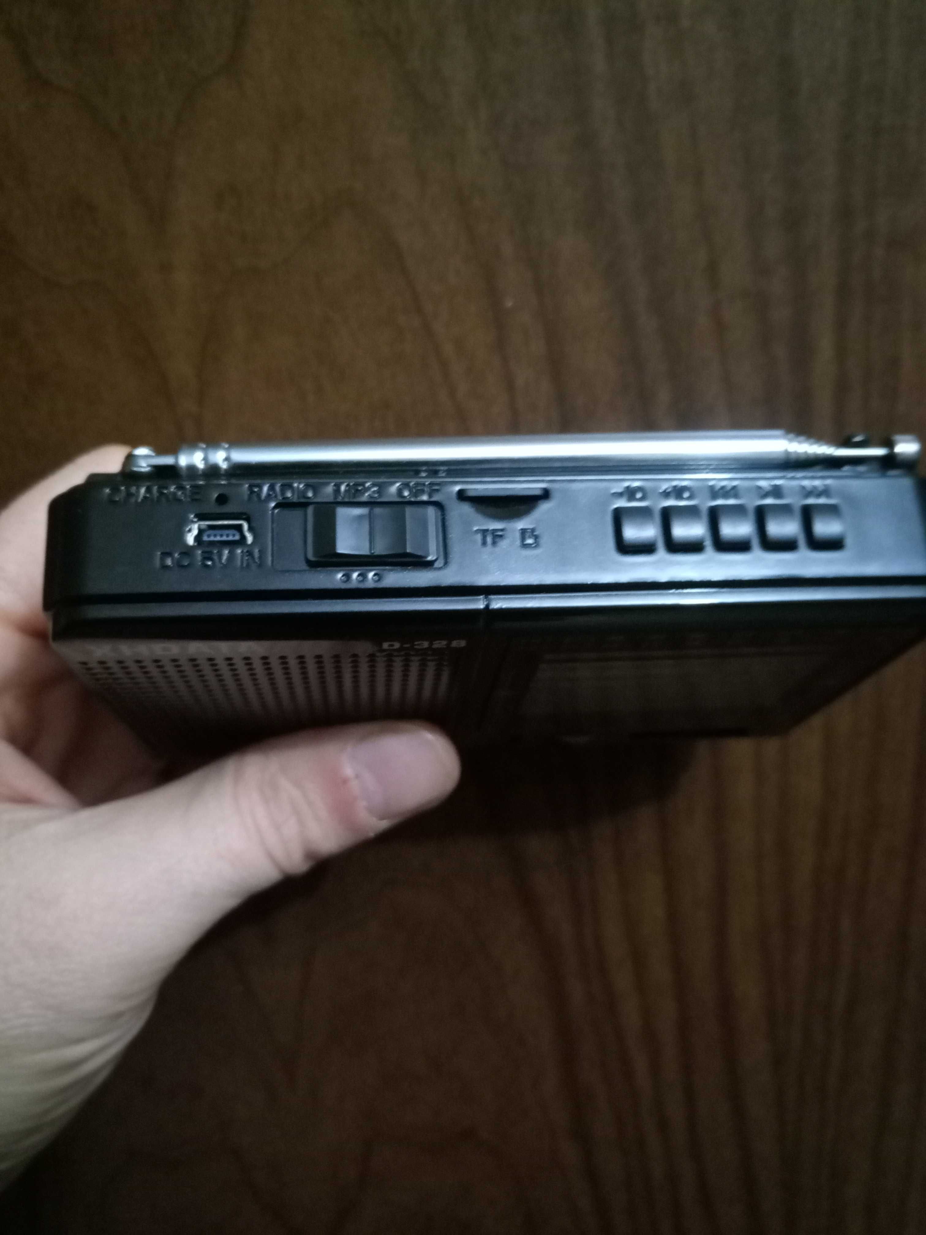 Приемник наладонникTecsun d-328. 12-диапазонный супергетеродин с MP3
