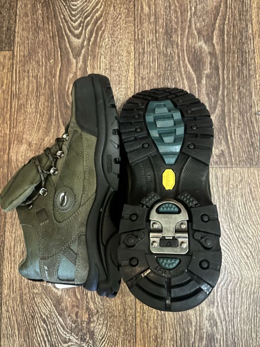 кросівки осінь/зима Bona,нові