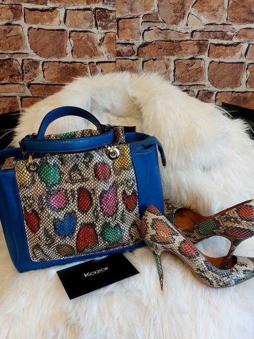 Niebieska  skórzana torebka damska z motywem skóry wężowej Marki Kazar