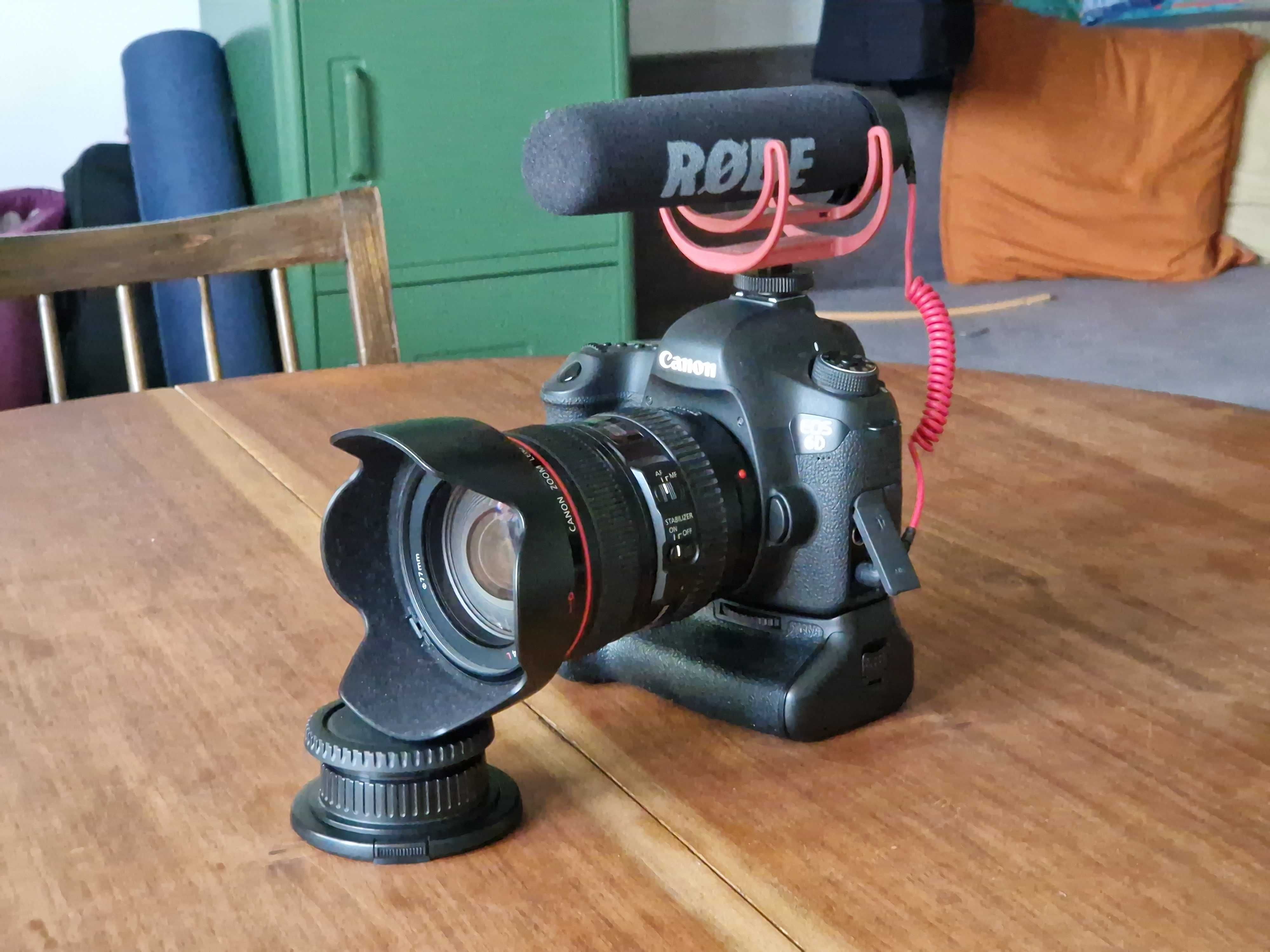 Canon 6D z obiektywem 24-105L, mikrofonem i battery gripem