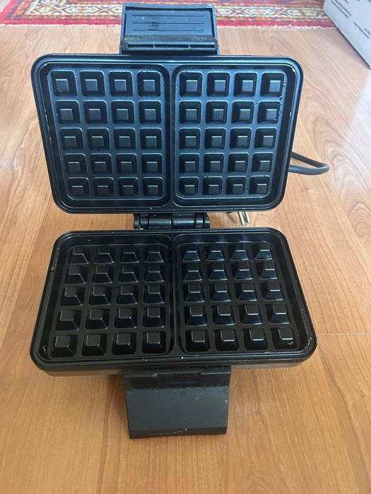 Вафельница/гофровница/ электрическая