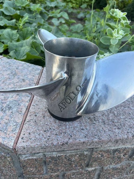 Продам вінт до човнового мотору.