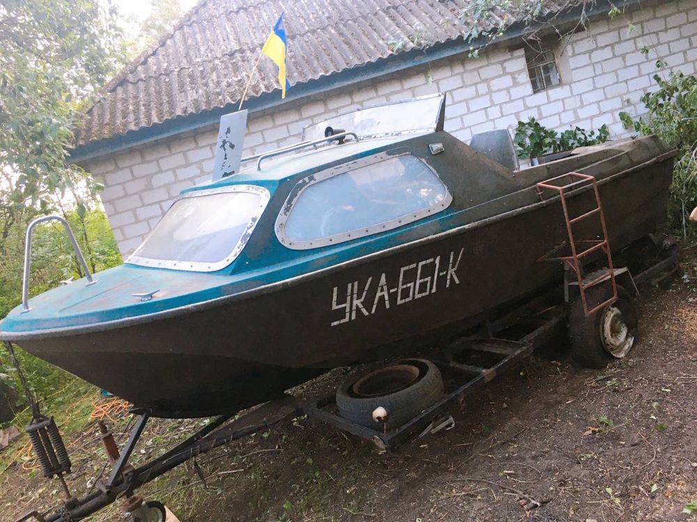 Моторний човен Ладога 2, катер каютний