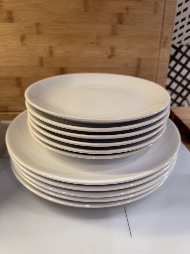 Fargrik Ikea zastawa talerze białe