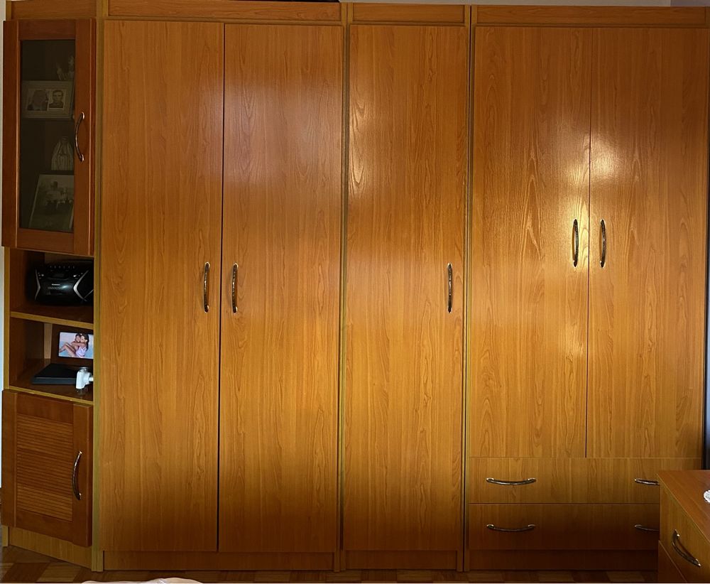 Quarto de casal castanho claro