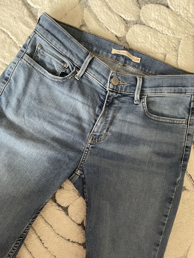 Piękne spodnie jeansowe Levis W28 L30