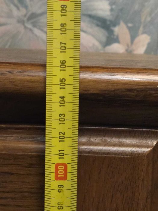 Stylowa szafka na drobne rzeczy albo buty