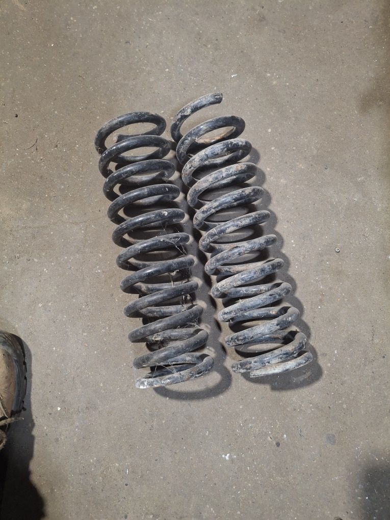 Sprężyny przód do liftu 4" suzuki Vitara