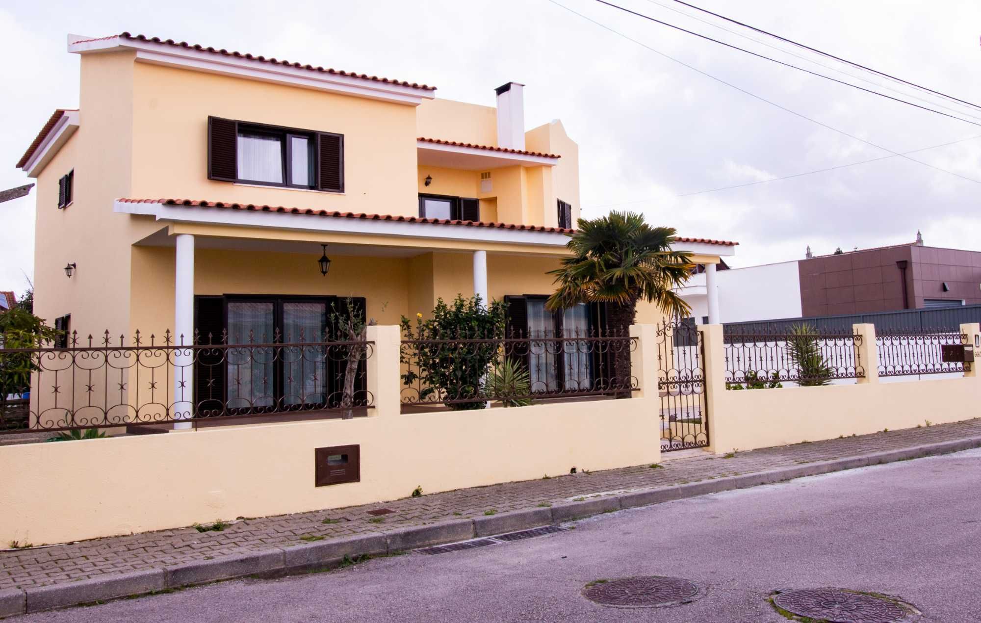 Moradia Isolada T4 lote 543 m2 Centro Fernão Ferro