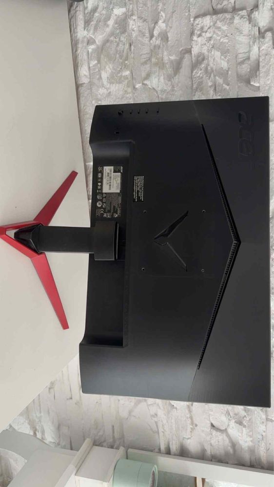 Komputer z monitorem
