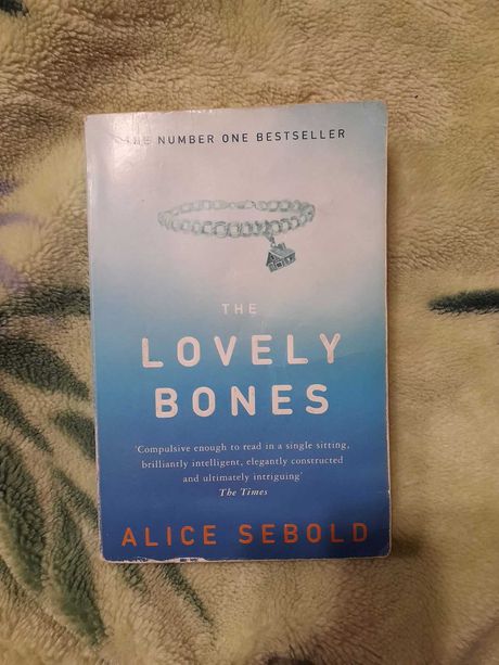 книга англійською The lovely bones