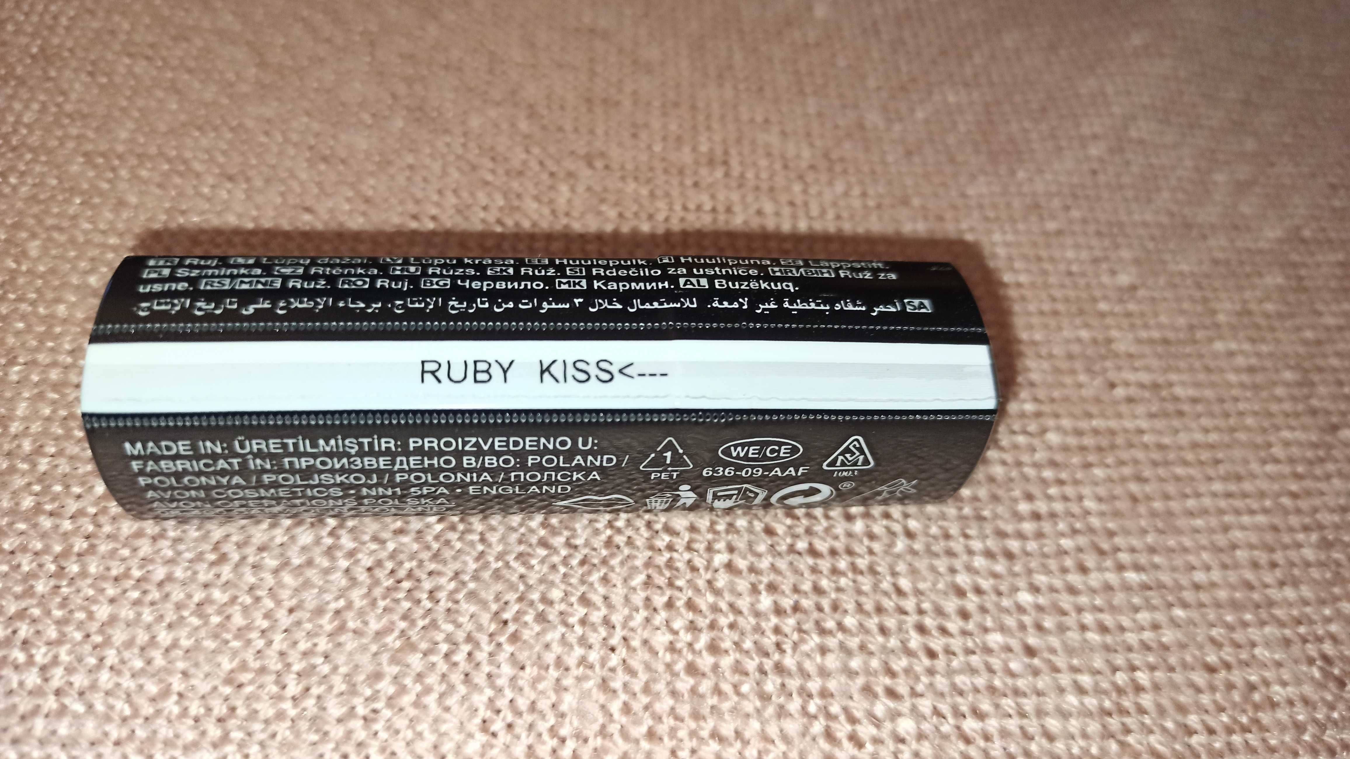 AvonTrue ultramatowa Szminka Ruby Kiss