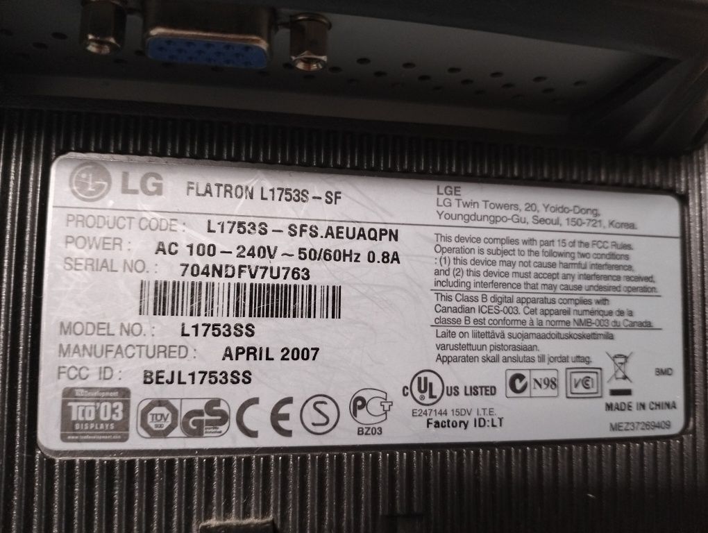 Monitor LG FLATRON L1753S-SF z kablami stan idealny jak nowy 

FLATRON