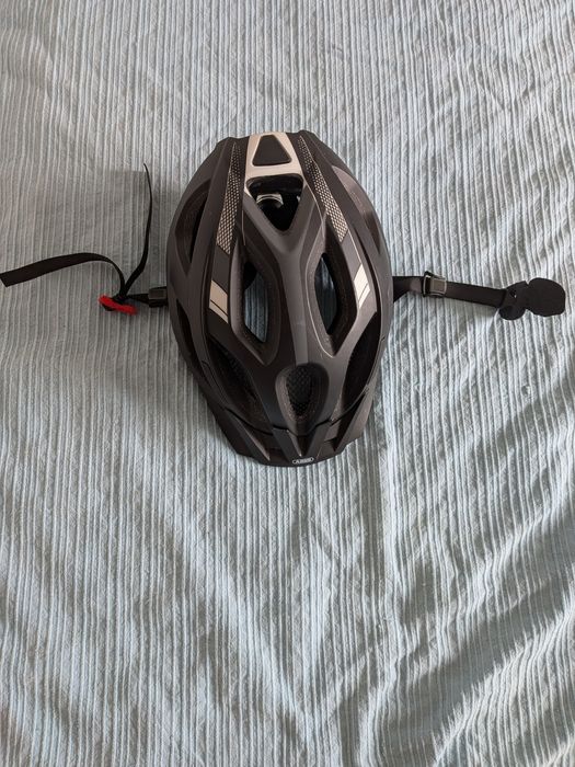 Capacete de bicicleta respirável com LED's de sinalização