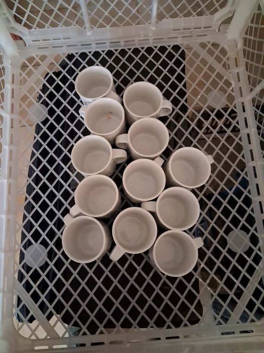 Conjunto de chávenas antigas de café em bom estado. 5€ Apenas