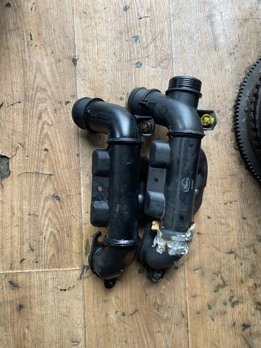 Патрубок турбіни 1.6HDI пежо партнер форд сітруєн