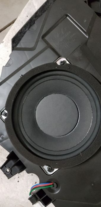 Hyundai IX35 subwoofer, głośnik, kolumna basowa