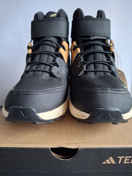 Чоботи кросівки Adidas Terrex 35,5р