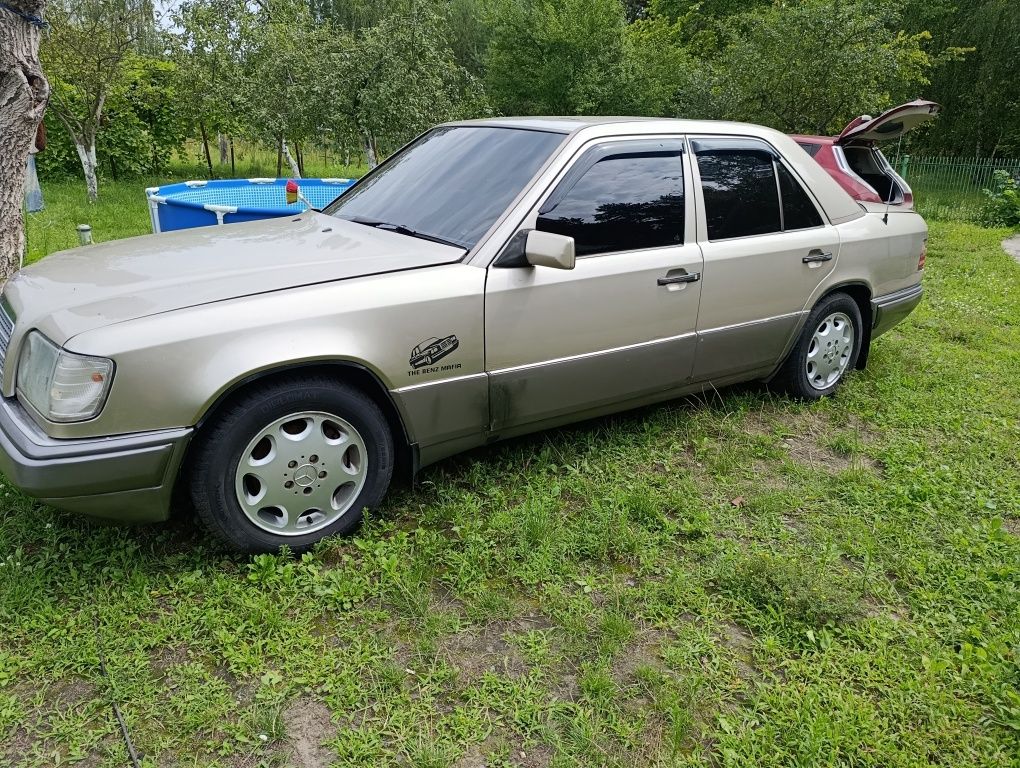 Мерседес 124  2.0 1995