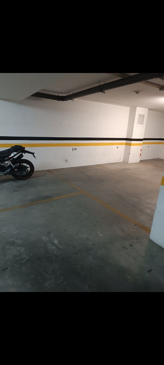 Aluga se garagem em Portimão