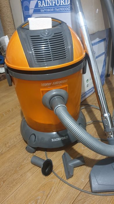Продам бытовой пылесос.