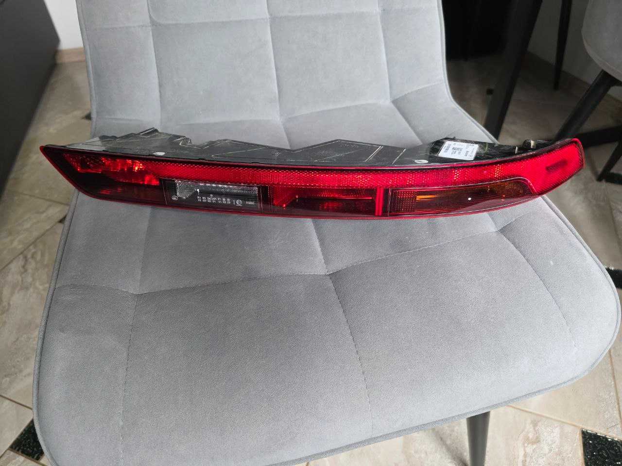 Audi Q5 80A підфарник правий в задній бампер 80A.945.070B Європа