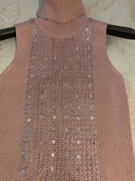 Жіночий топ ,розмір S,ніжно рожевого кольору с паєткамі