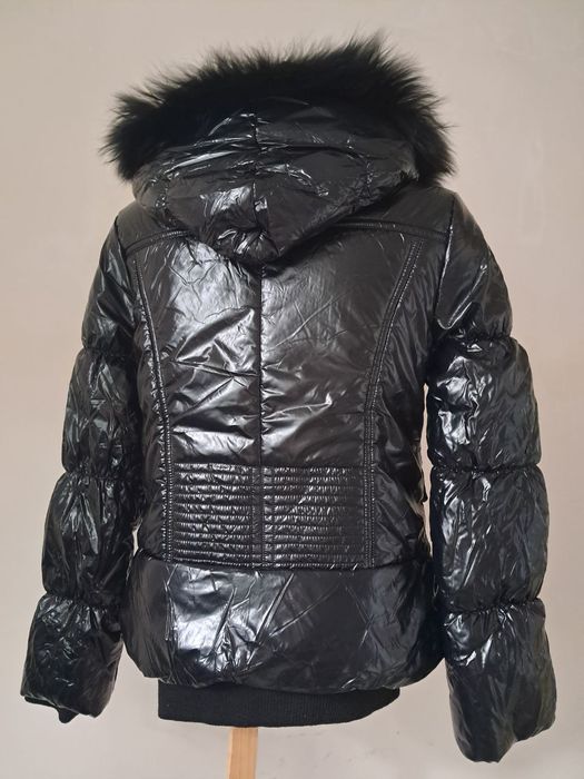 Пуховик жіночий зимовий.