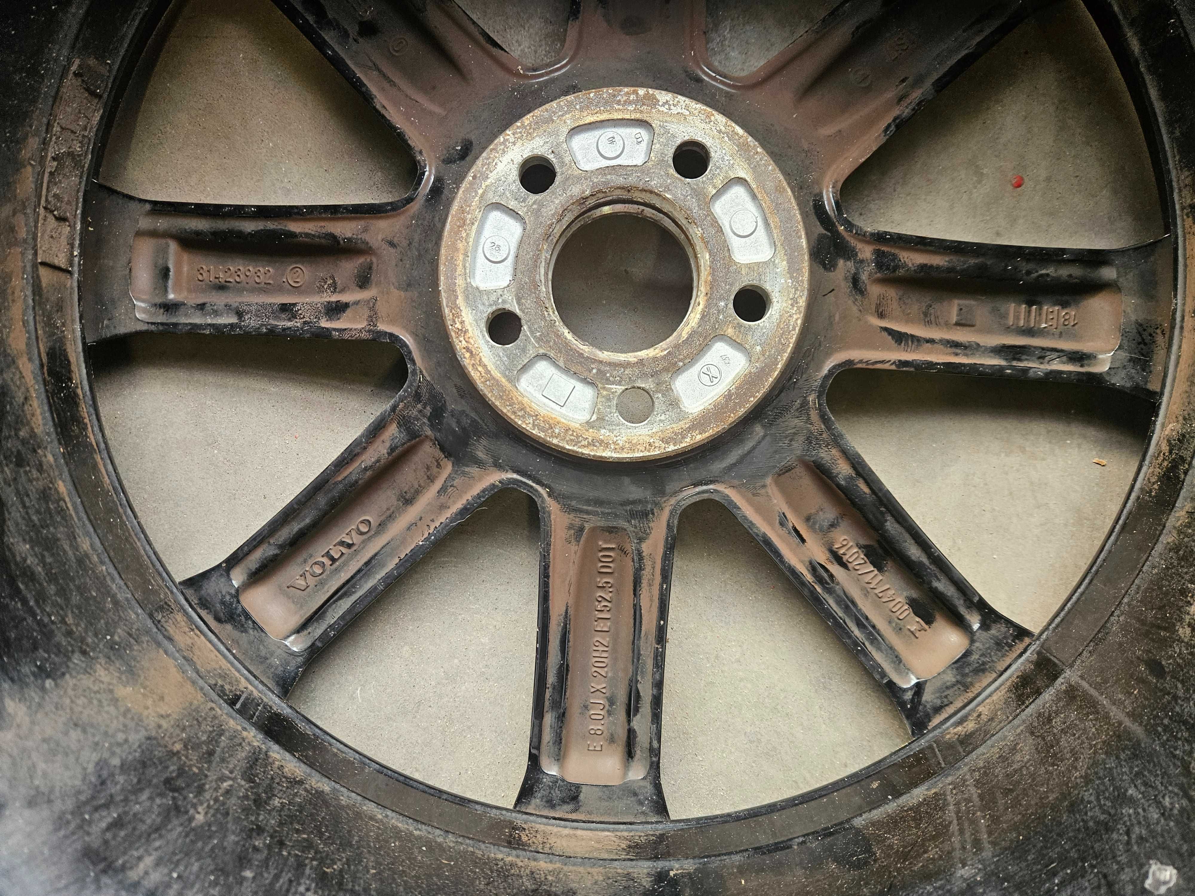 Felga VOLVO Inscription 20" OEM 8-spoke Black Diamond Cut