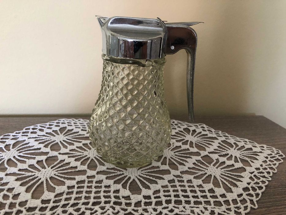 Dozownik dzbanuszek szklany z przyciskiem do miodu syropu śmietanki