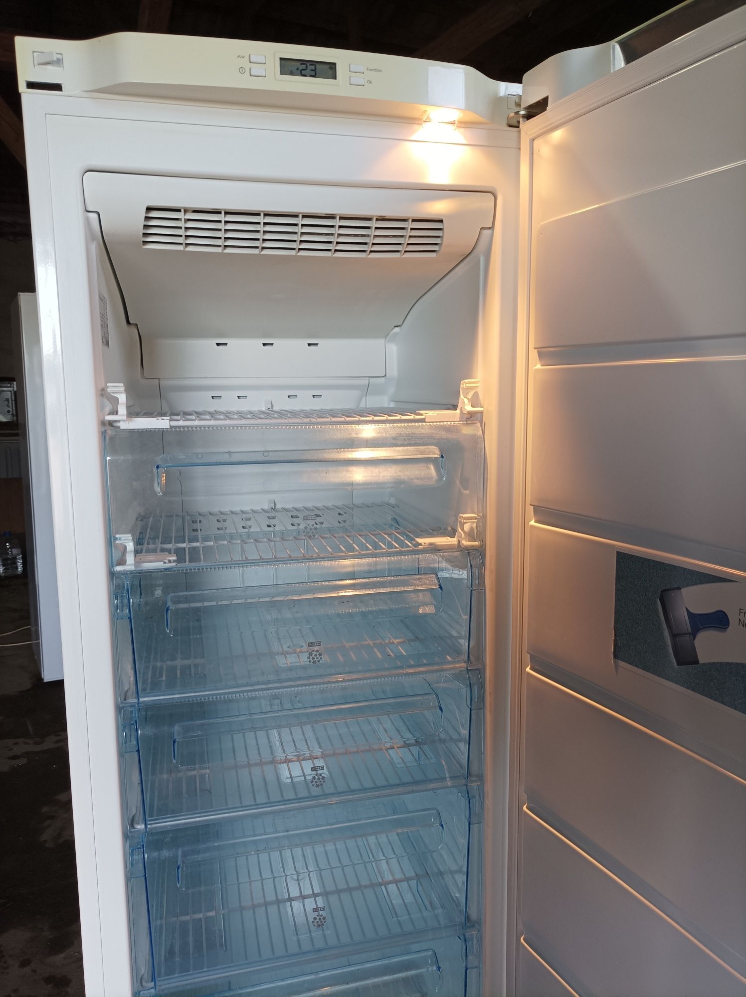 Морозильна камера Electrolux NоyFrost
