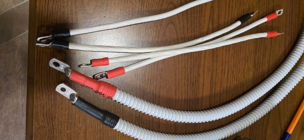 Силовий кабель 16-35мм2 для підкючення АКБ з опрес. кінцями в гофрі